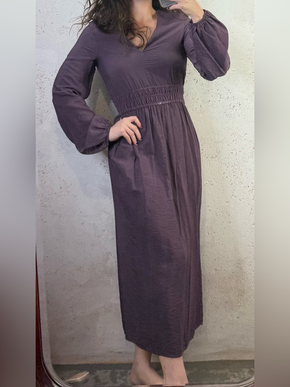 Self Contrast Arabella Smocked Waist V-Neck Midi Dress in Deep Plum NEW Size M
